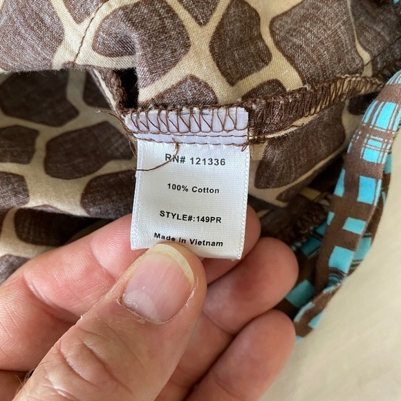 Koi Women's Brown Giraffe Print Elastic Neck Pullover Scrub Top Size Small‎ - Picture 8 of 13